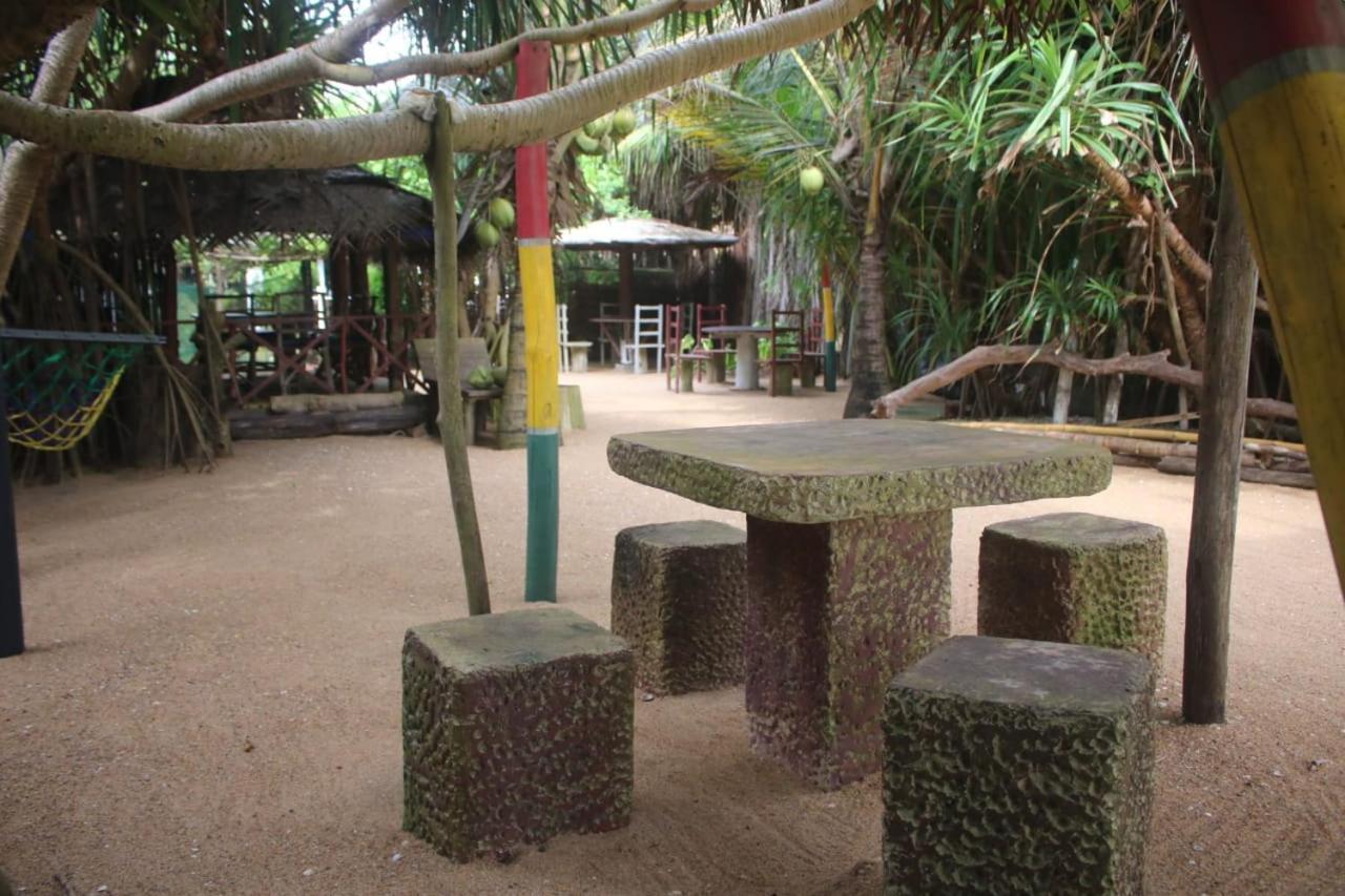 Happy Cocos Beach House Waskaduwa Ngoại thất bức ảnh